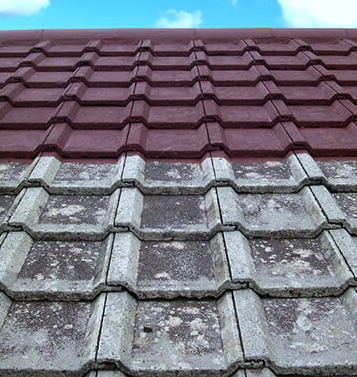 Renovační nátěr krytiny sedlové střechy